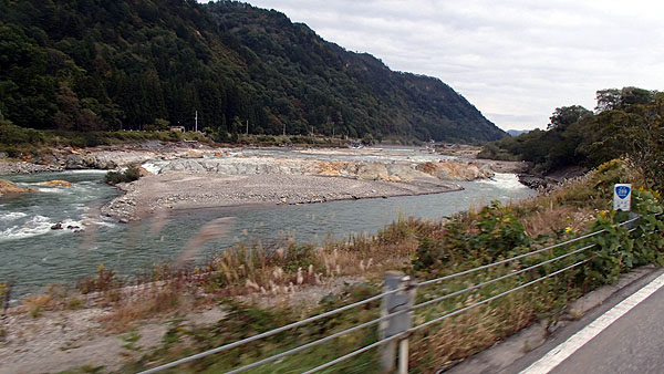 国道２８９号線を走行